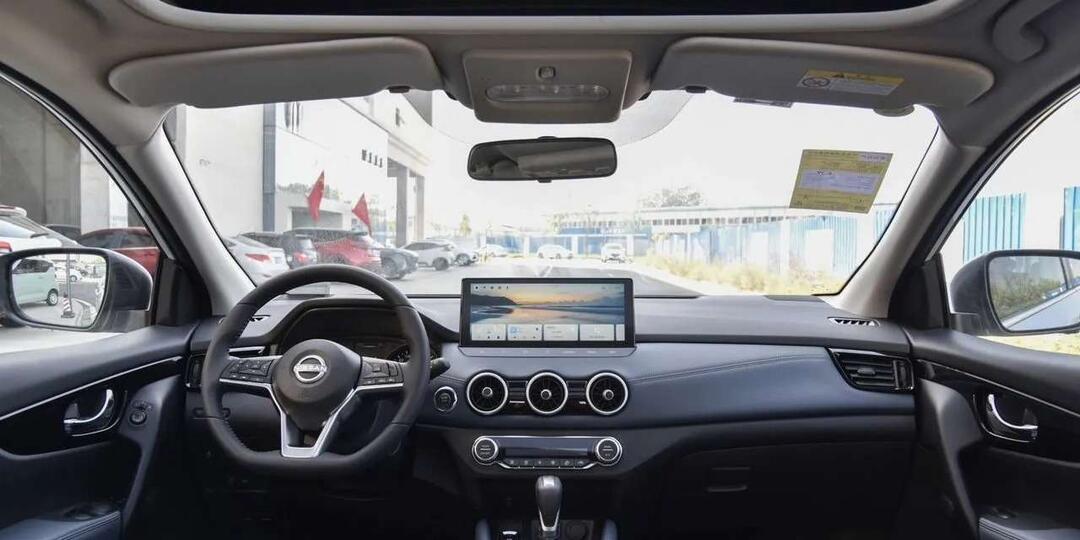 Знакомый японский кроссовер снова можно купить в России: называем цены