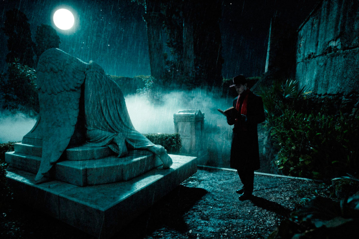 В таких условиях любовь невозможна: есть только зависимость, собственничество и навязывание ролей