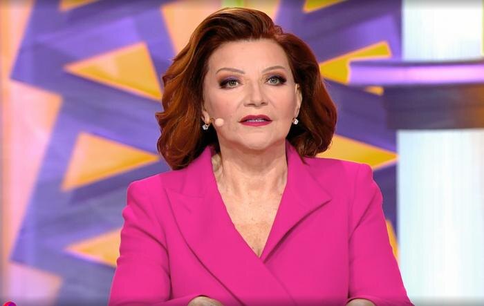 Елена Степаненко в новом образе. Фото © Скриншот из программы «Парад юмора», эфир от 21.12.2025