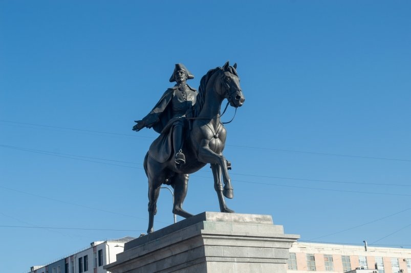     Памятник основателю Омска Ивану Бухгольцу. Фото: Евгений Овдеенко, ИА OmskMedia