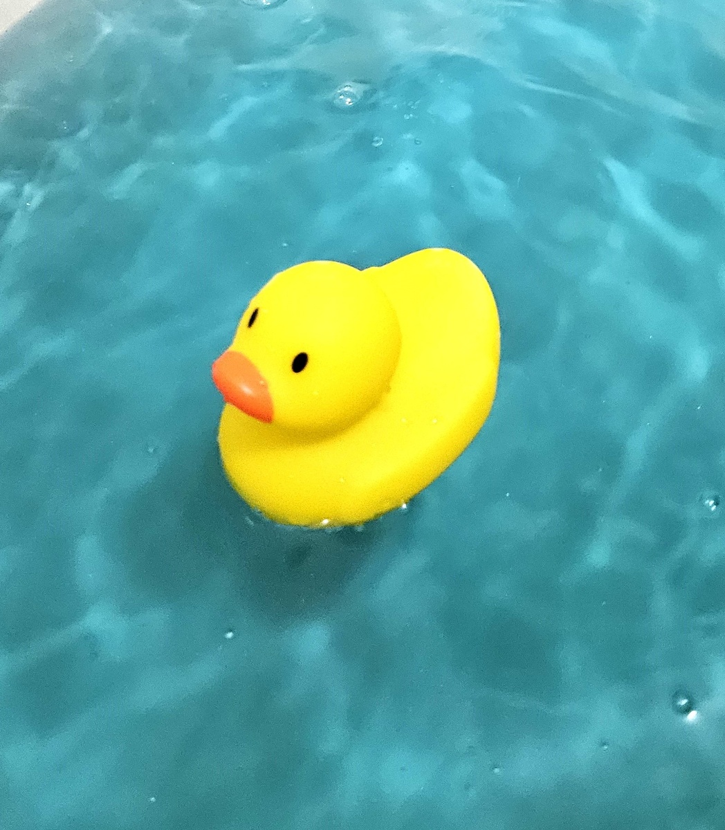 Уточка для ванны Munchkin, купленная мной.