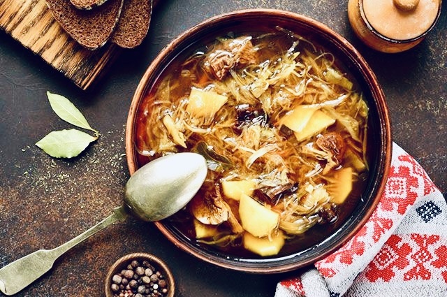 Фото:Щи с белыми грибами Аргументы и Факты aif.ru
