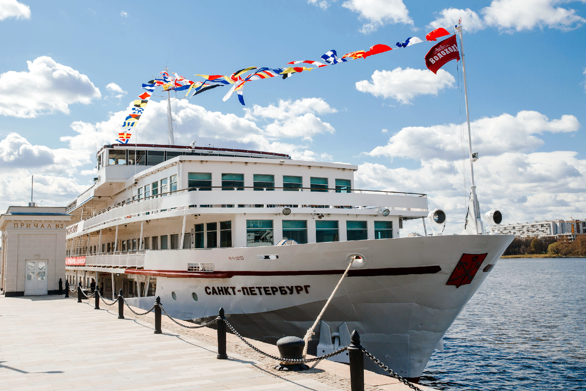 Теплоход Санкт-Петербург
