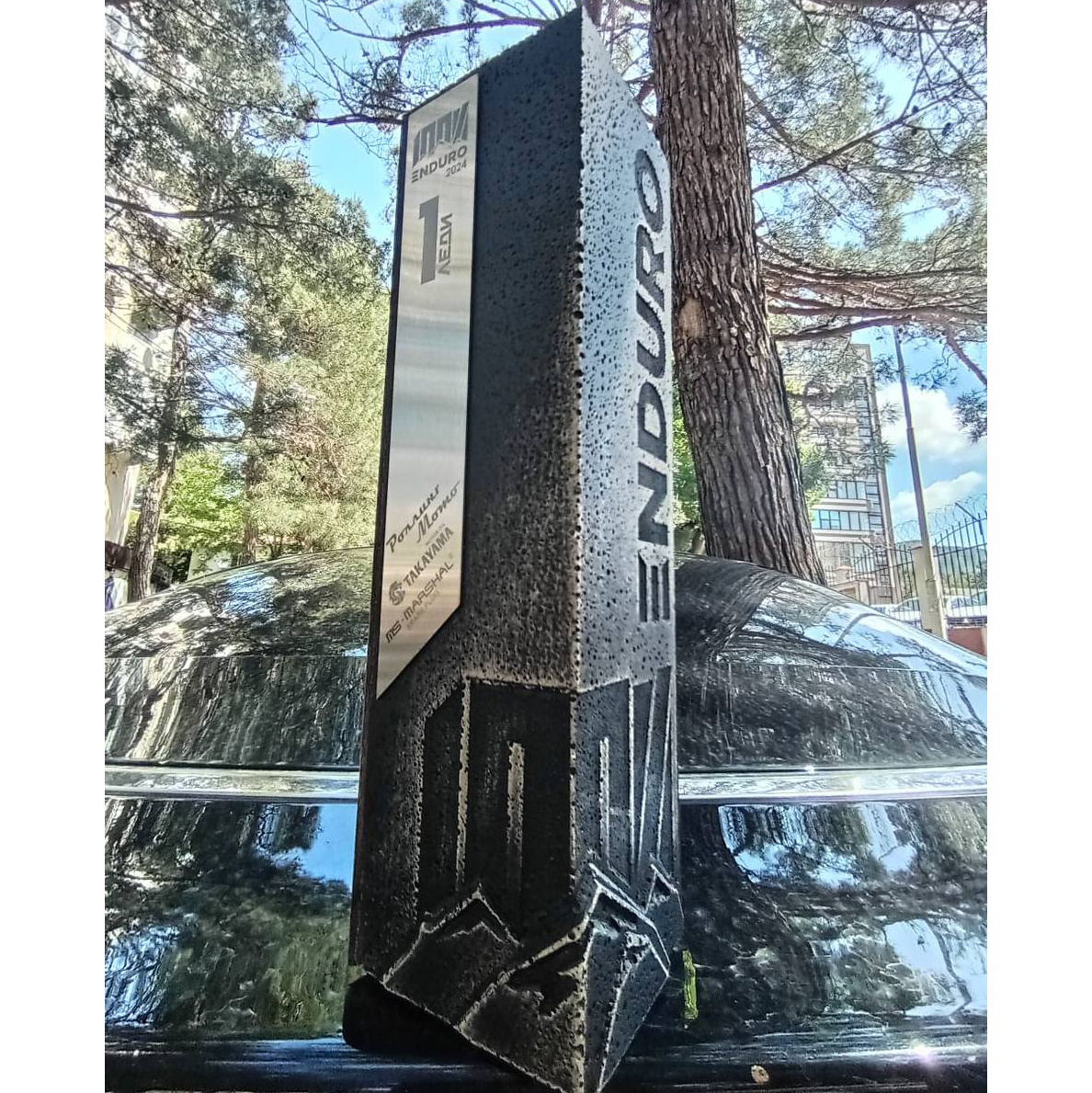 Бетон, дуб, металл