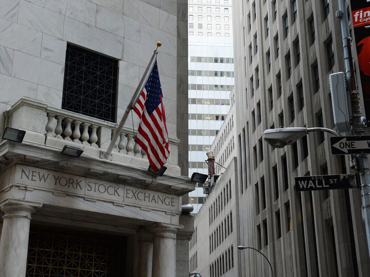    Здание Нью-йоркской фондовой биржи на Уолл-стрит© РИА Новости . Наталья Селиверстова