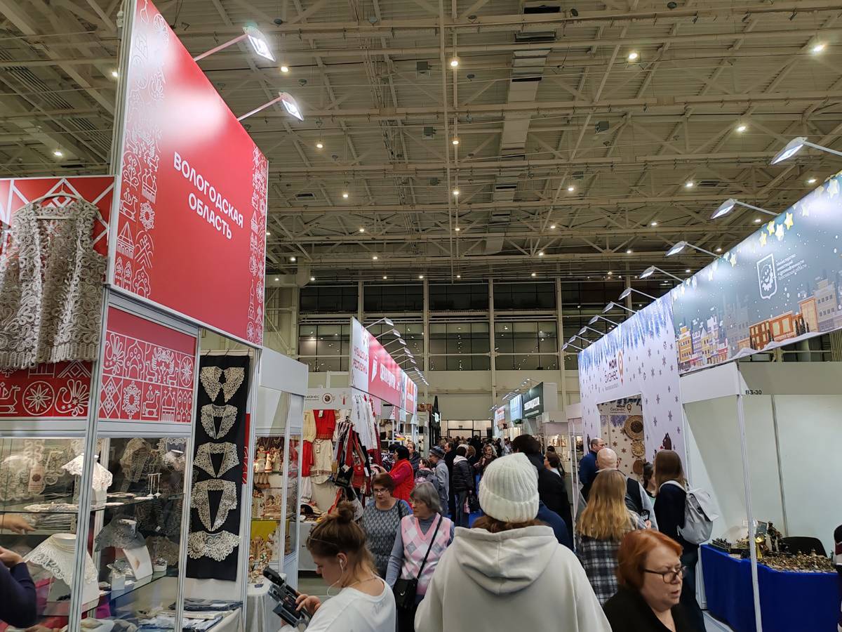 Ярмарка «ЛАДЬЯ. Зимняя сказка-2025», 17-21 декабря.
17 декабря там побывал.