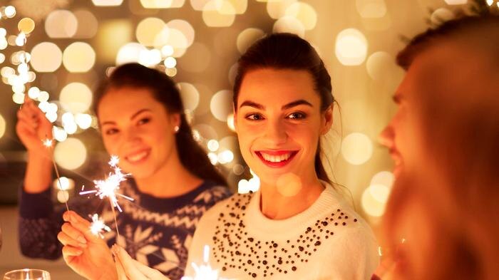 Поздравления с новым, 2026 годом: короткие, смешные, для мамы, папы, солдата. Обложка © Shutterstock / FOTODOM / Ground Picture