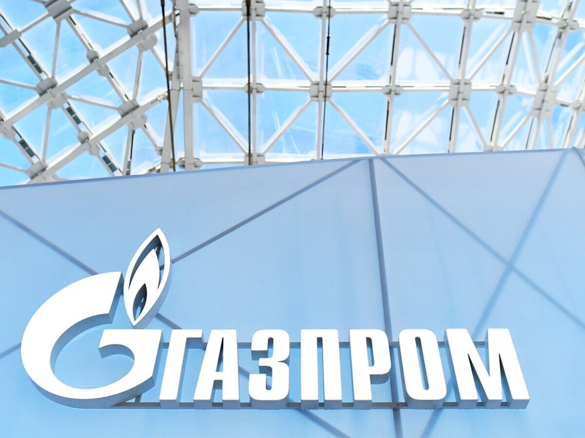    " Эмблема ПАО "Газпром" на Российском инвестиционном форуме в Сочи© РИА Новости . Сергей Аверин