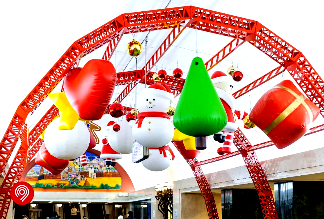 Московское метро готово к встрече Нового Года. Станция Трубная.