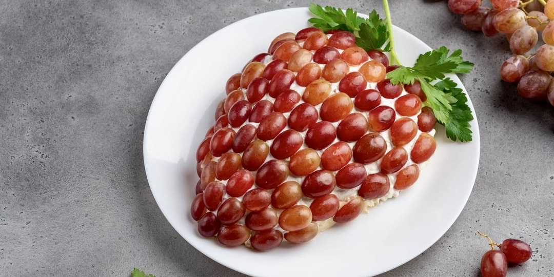 Салат «Гроздь винограда» с курицей