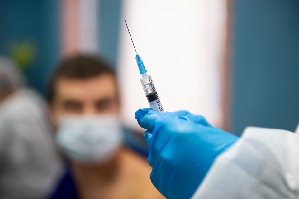    В Петербурге продолжает расти количество заболевших. Юлия ПЫХАЛОВА