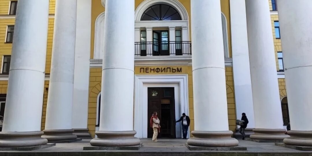 На «Ленфильме» снова зажглись огни новогодних елок — впервые за 15 лет