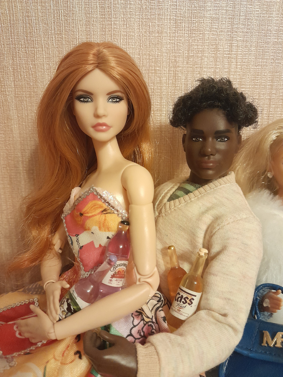 Вообще не празднуем, да, Сэм?