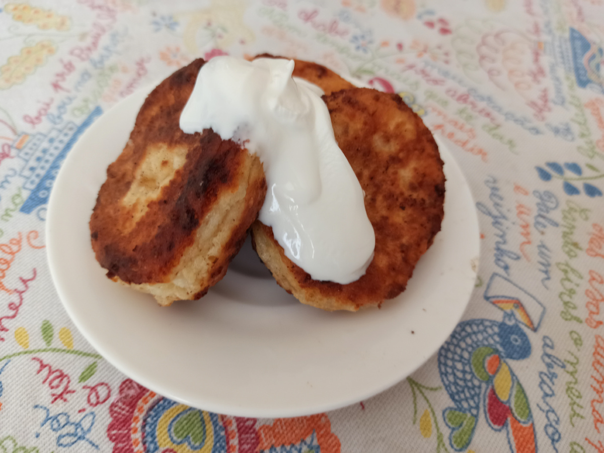 Сырники со сметаной