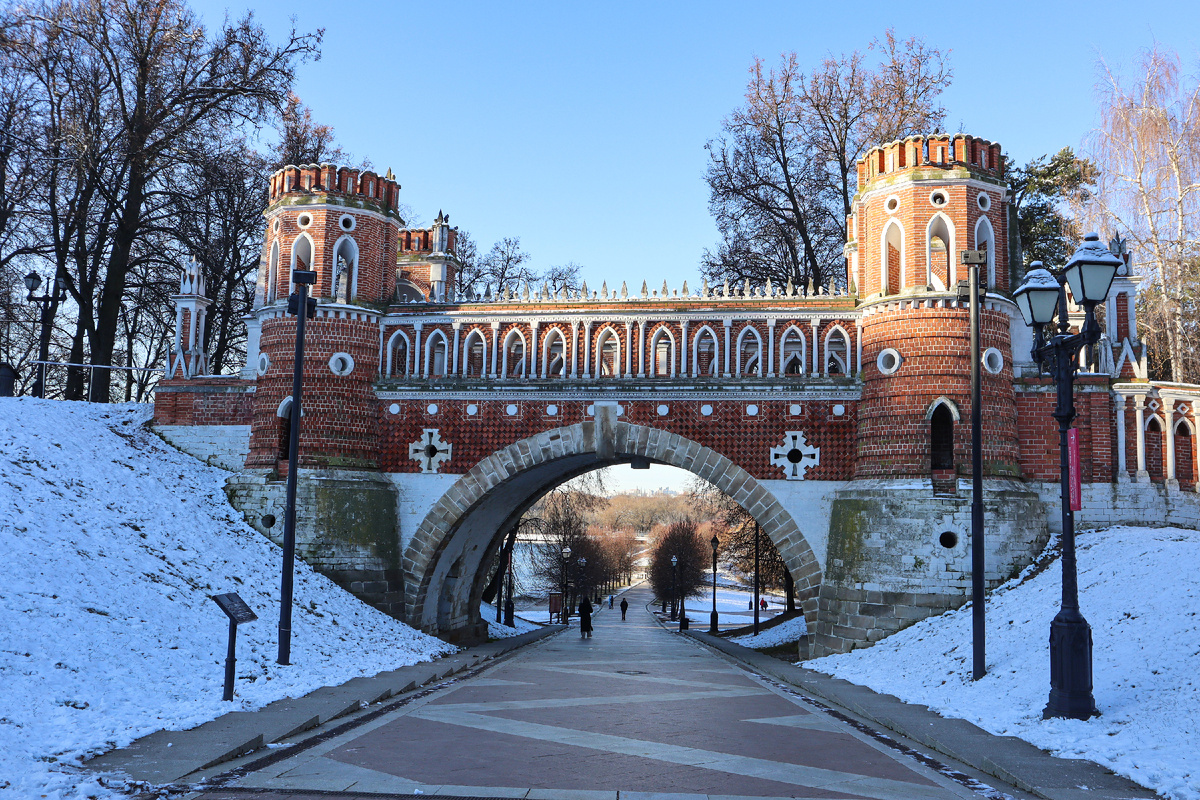 Дворцово-парковый ансамбль " Царицыно ".