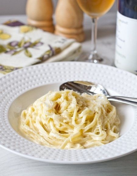 Паста с чесноком,сливками и сыром