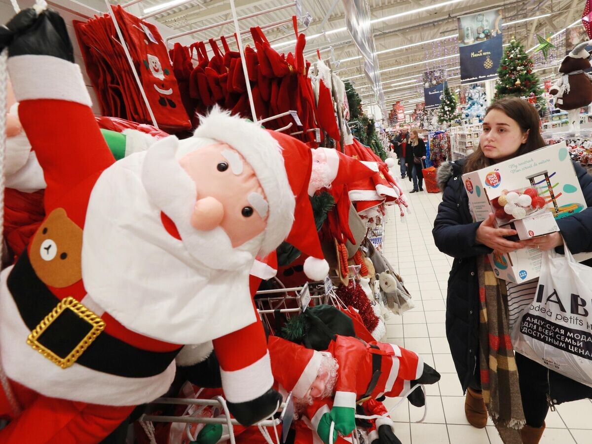    Предновогодняя торговля в гипермаркете АШАН | © РИА Новости / Антон Денисов