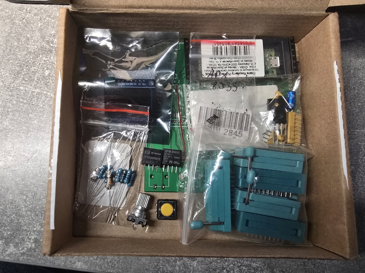 Набор для сборки тестера памяти Pico DRAM Tester.