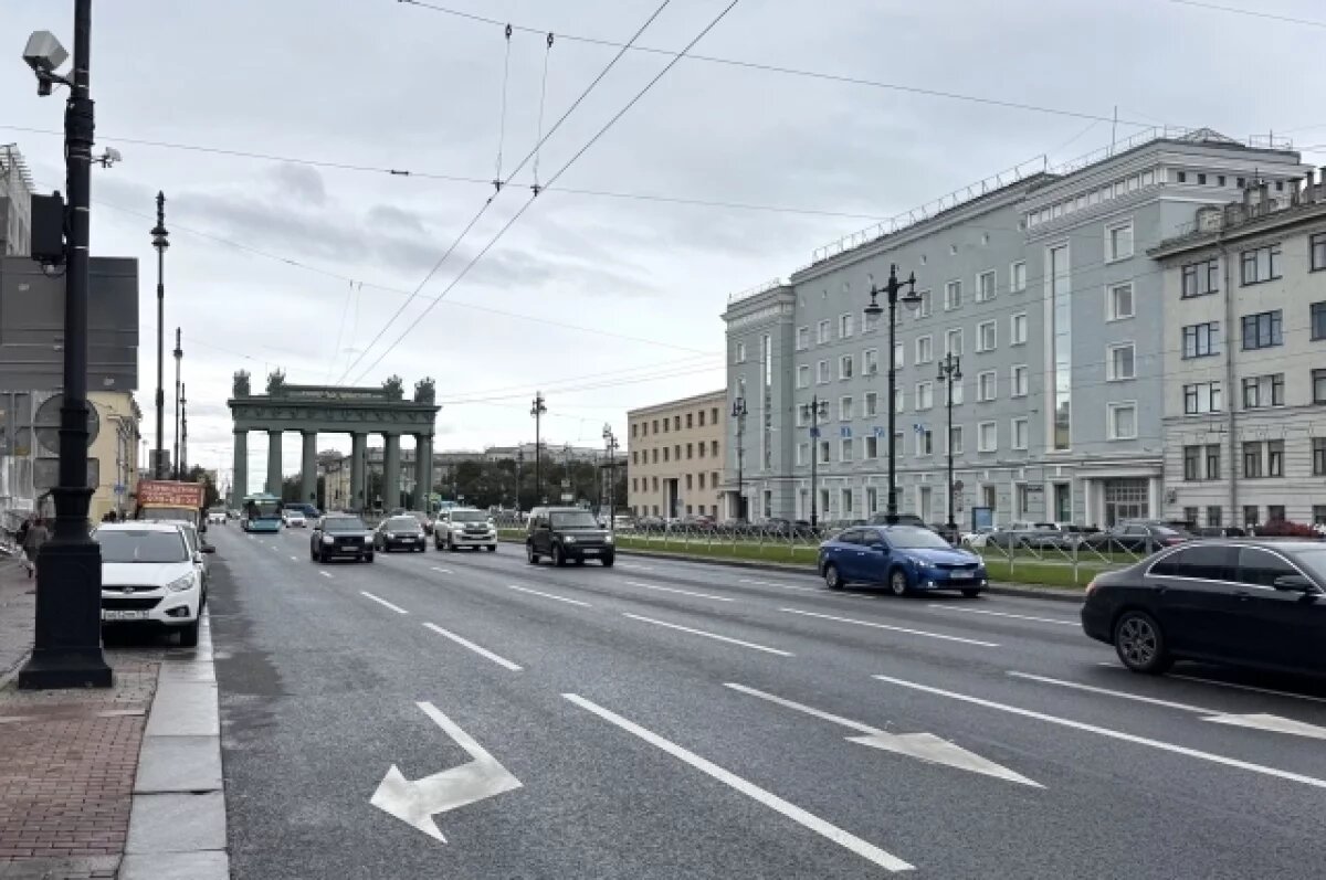    В Петербургу мужчина изнасиловал и выкинул с 6 этажа свою жертву