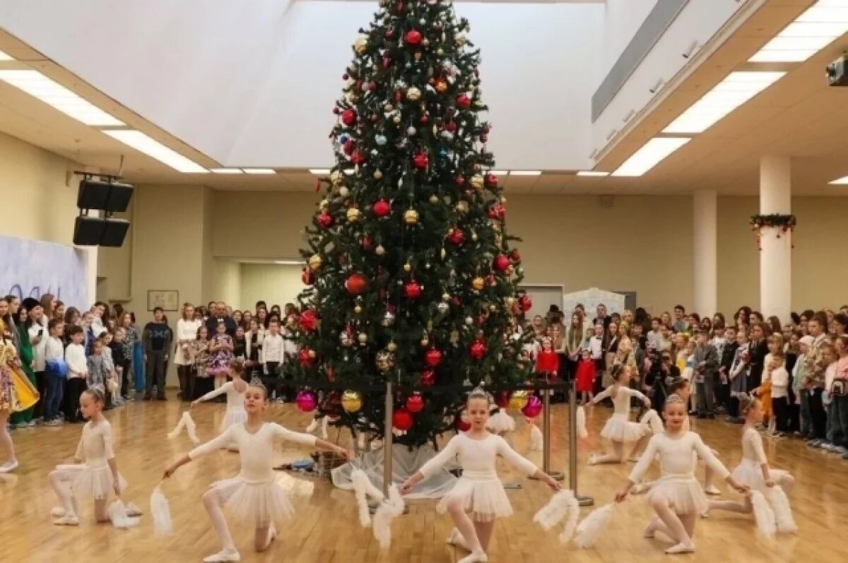    Юные таланты Волгограда собрались на праздничной новогодней ёлке