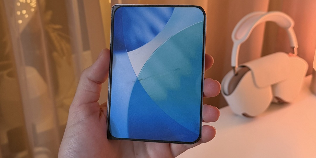 Apple, это по-твоему удобно? Складной iPhone будет меньше iPhone 13 mini