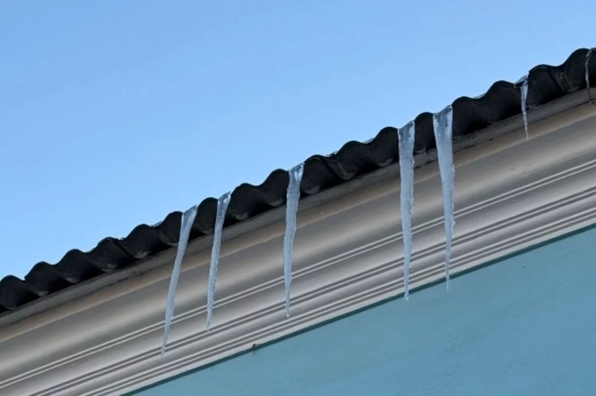    Стало известно, куда жителям Тверской области жаловаться на сосульки и снег