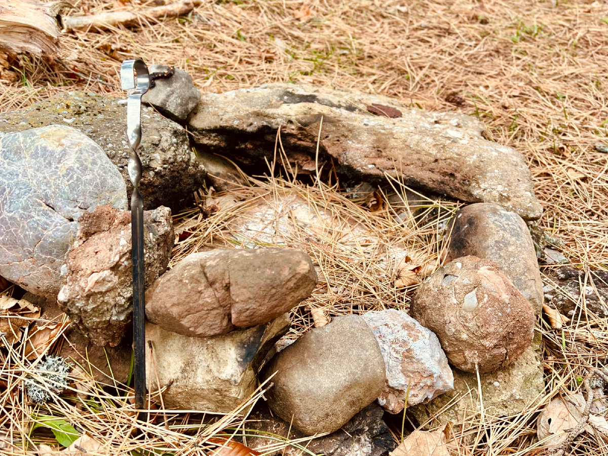 Вот из-таких нарушителей нормальным людям и запрещают посещать леса Крыма летом.