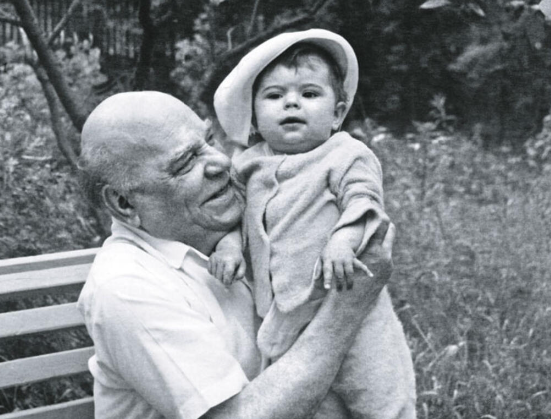Алексей Грибов с внучкой