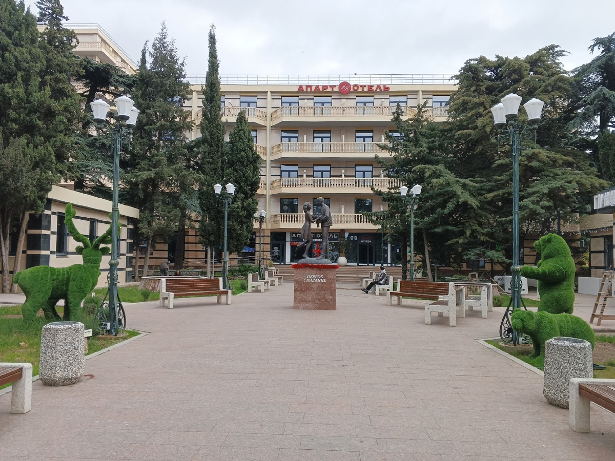 Вошли во двор. Фото Галины Малышевой.