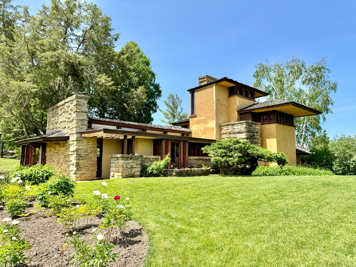 Дом над водопадом