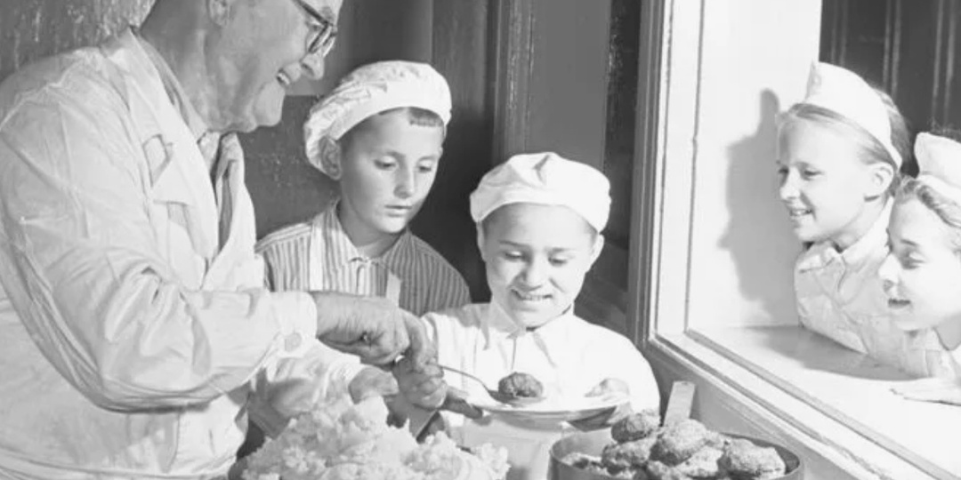 "Пюрешку" включили в словарь Института русского языка, "макарошки" там уже были