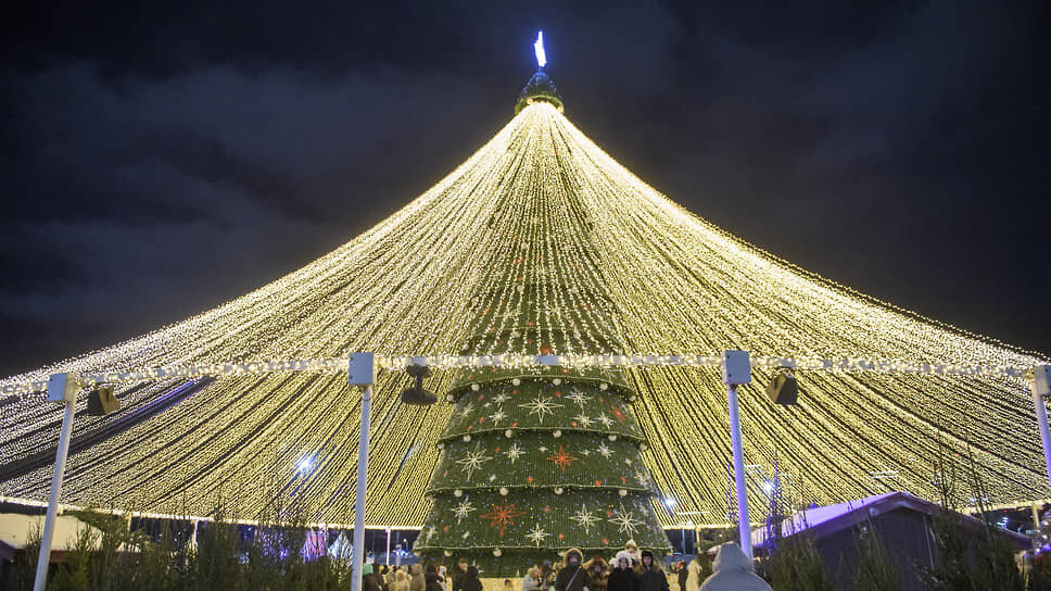 Главная елки в Казани .📷Фото: Артемий Шуматов / Коммерсантъ