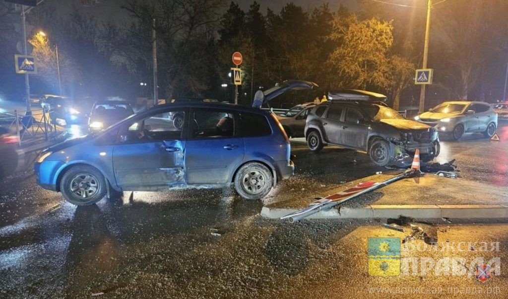 Фото ГУ МВД России по Волгоградской области📷    В Волжском в трёх авариях пострадали трое детей
