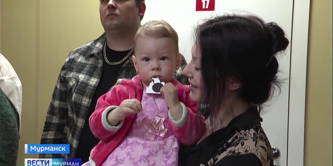 В Мурманске вынужденным переселенцам с Донбасса вручили новогодние подарки