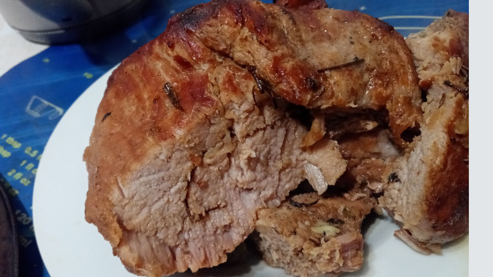 Свинина, запеченная в духовке