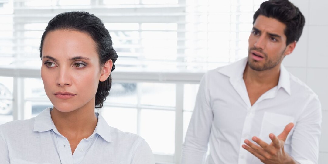 – Квартиру и развод хочешь? Останешься ни с чем! – кричал муж после измены. Часть 4