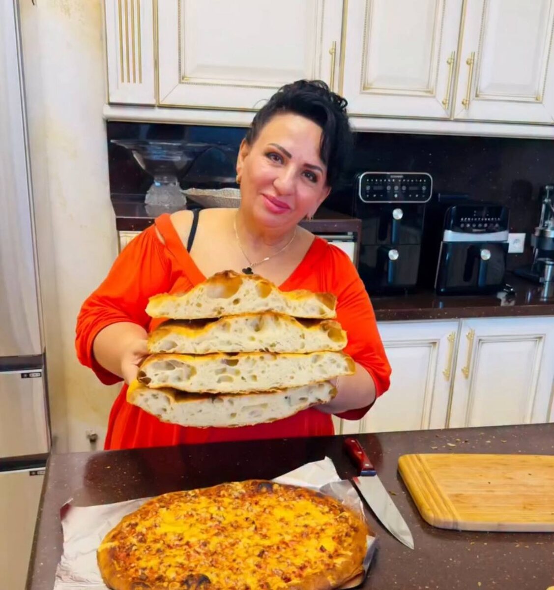 Аруся с хлебом!