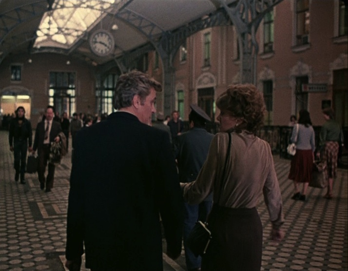 Кадр из фильма "Вокзал для двоих". Съёмки на Витебском вокзале /фото с сайта https://www.kino-teatr.ru /