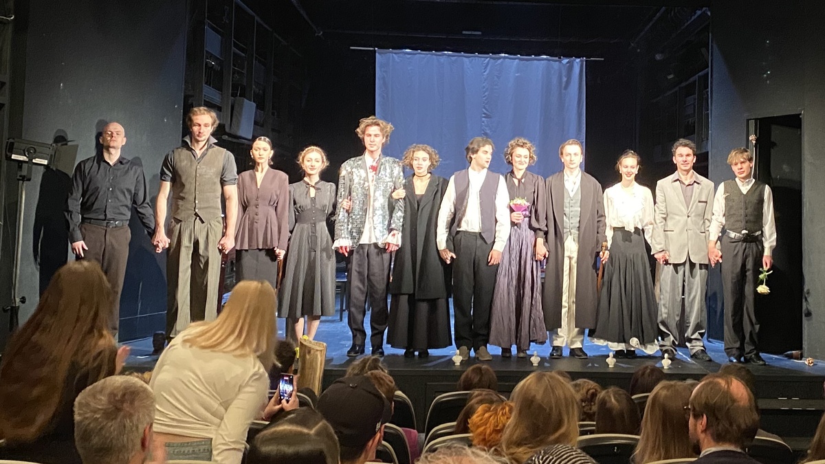 Студенты 4-го курса, игравшие в спектакле "Дачники"