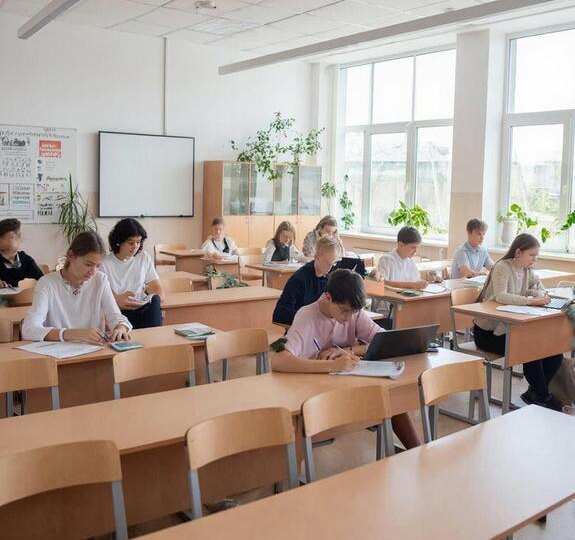 Школьники выбирают колледжи и техникумы вместо вузов