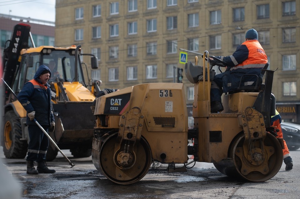    В Красногвардейском районе залатали выбоины на дорогах. Алексей БУЛАТОВ