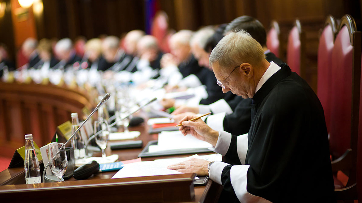 Цены на ЖКХ под защитой: как новое постановление КС спасает потребителей