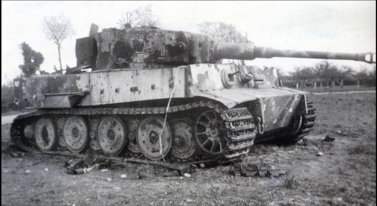 Подбитый немецкий танк "Тигр"