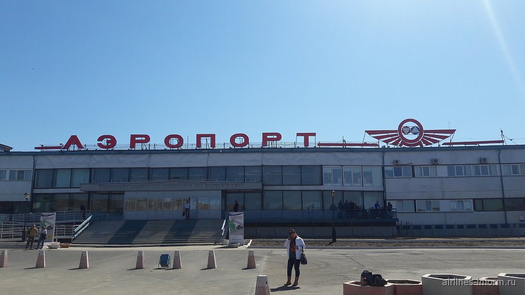    Аэровокзал аэропорта Мирный