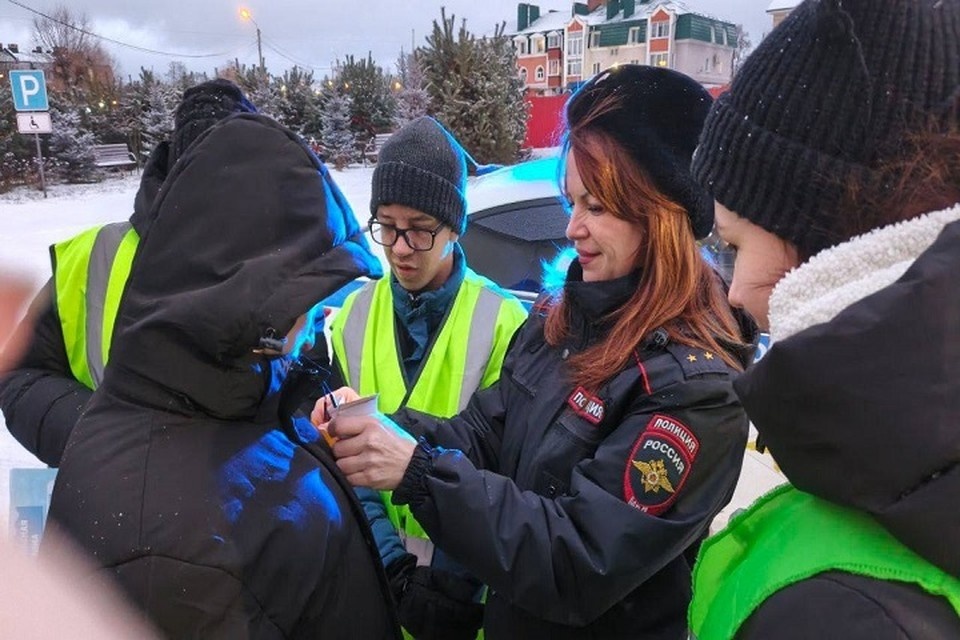    Родители дежурили вместе с полицейскими. Фото: УМВД РФ по Ярославской области