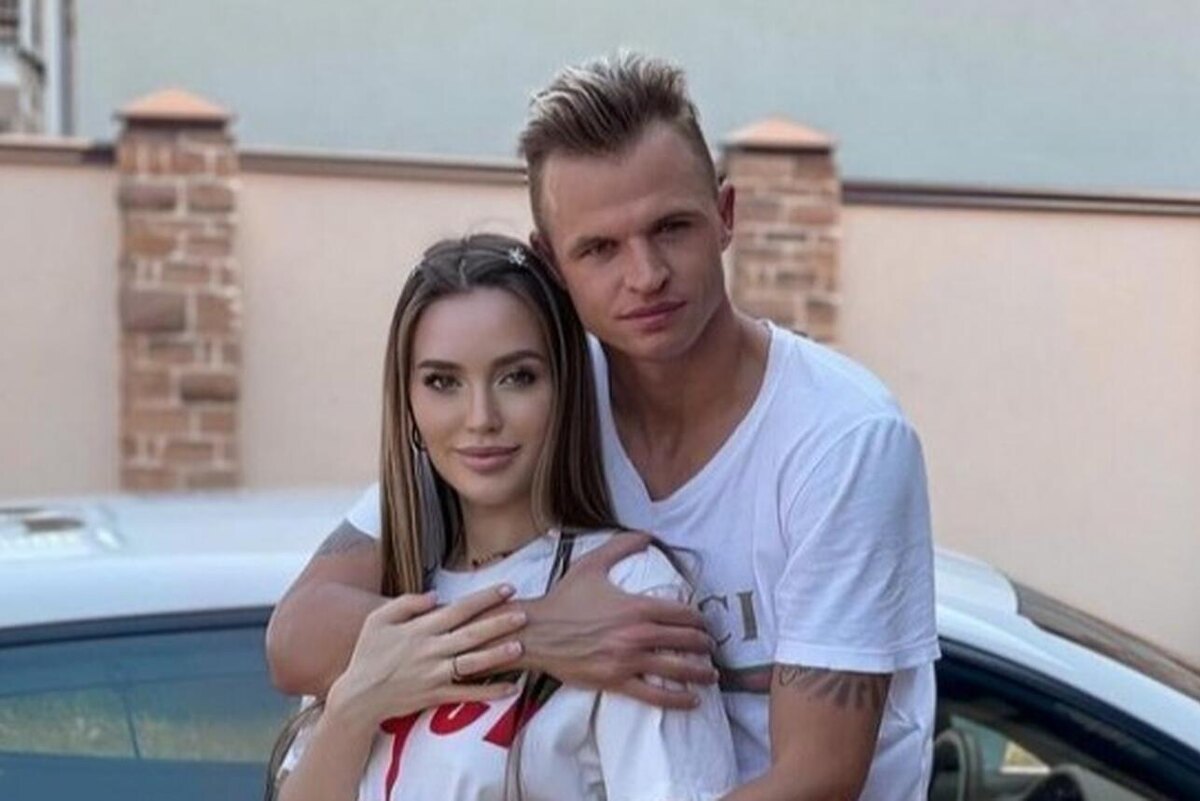    Дмитрий Тарасов с женой Анастасией Социальные сети