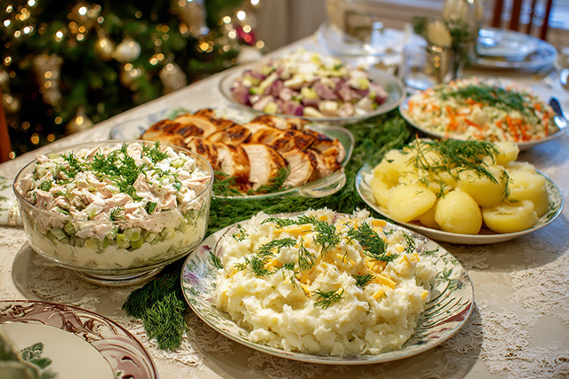    Новогодний стол 5 лет назад стоил около 2800 рублей, сейчас же за него придется заплатить примерно 5000 рублей