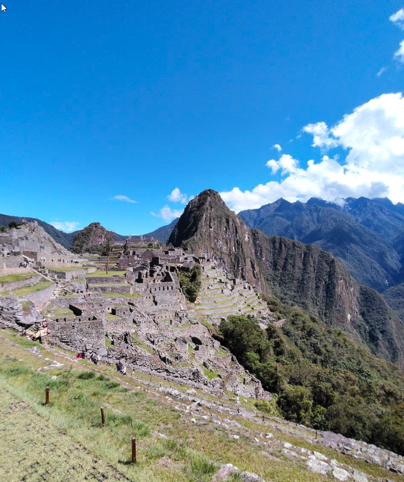 На Мачу-Пикчу едут толпы. Но понимают ли они смысл места? Мое фото.