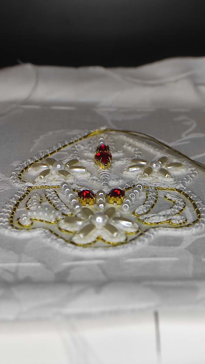 Пришиваб золотный шнур