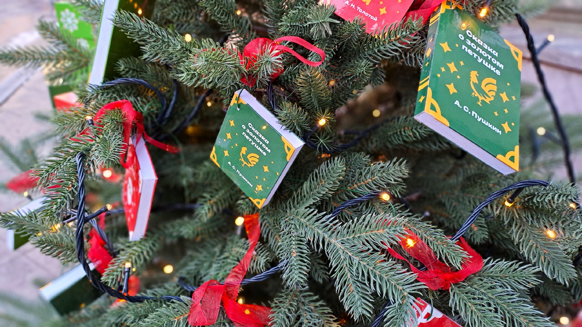 Книги на самой книжной ёлке в Москве!